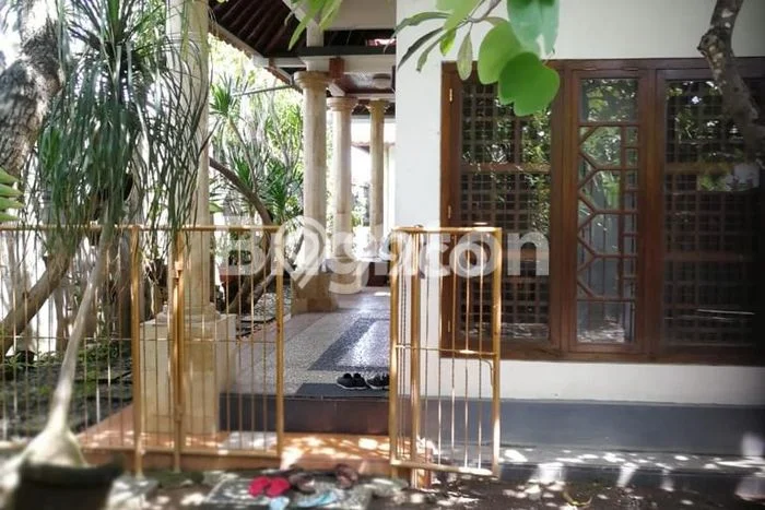 Rumah Elit LB 300m2 Siap Pakai Desain Elegan di Danginpuri Kauh, Denpasar Rumah Elit LB 300m2 Siap Pakai Desain Elegan di Danginpuri Kauh, Denpasar