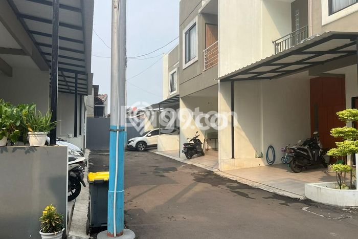 Rumah di Condet, Akses ke Tol, 2 KT, LT 40m² LB 100m² Rumah di Condet, Akses ke Tol, 2 KT, LT 40m² LB 100m²