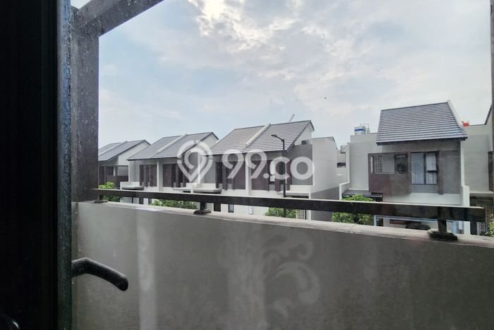 Rumah di Summarecon Bandung, 2 KM, Lingkungan Asri, Luas 162m2m² Bangunan 181m2m² Rumah di Summarecon Bandung, 2 KM, Lingkungan Asri, Luas 162m2m² Bangunan 181m2m²