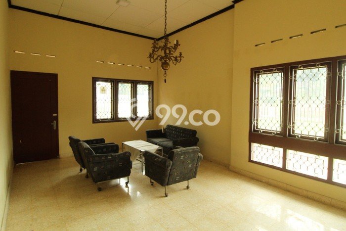 Lokasi terbaik! Rumah siap pakai disewakan di Depok LB 282m2 Lokasi terbaik! Rumah siap pakai disewakan di Depok LB 282m2
