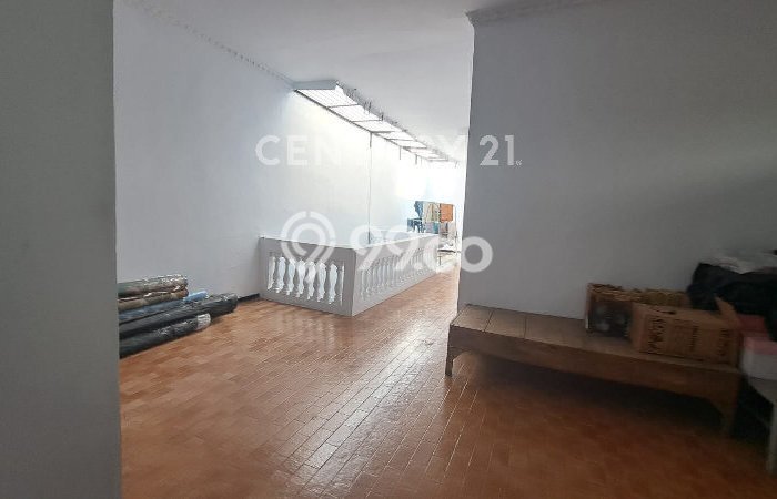 For Sale Rumah 6 Kamar Lokasi Strategis Nyaman dan Strategis di Kejaksan For Sale Rumah 6 Kamar Lokasi Strategis Nyaman dan Strategis di Kejaksan