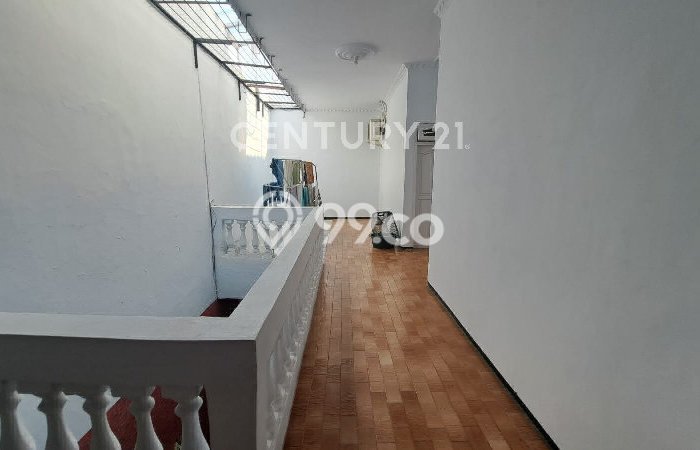 For Sale Rumah 6 Kamar Lokasi Strategis Nyaman dan Strategis di Kejaksan For Sale Rumah 6 Kamar Lokasi Strategis Nyaman dan Strategis di Kejaksan