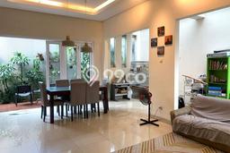 Hunian Elit LB 206m2 Siap Pakai Desain Elegan di Bintaro, Tangerang Selatan Hunian Elit LB 206m2 Siap Pakai Desain Elegan di Bintaro, Tangerang Selatan