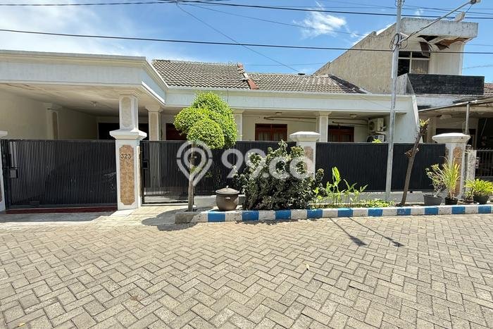 For Sale Rumah 4 Kamar Lokasi Ideal Bagus dan Strategis di Waru For Sale Rumah 4 Kamar Lokasi Ideal Bagus dan Strategis di Waru