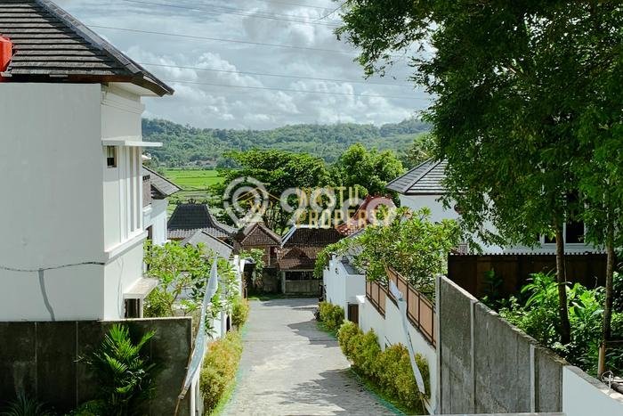 BEST OFFER! Rumah Untuk Investasi area Kasihan, Luas 305m² Bangunan 270m² BEST OFFER! Rumah Untuk Investasi area Kasihan, Luas 305m² Bangunan 270m²