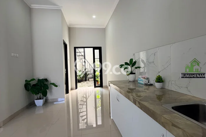 Rumah Luas Asri 4 KT Siap Pakai di Cinere Jakarta Selatan Rumah Luas Asri 4 KT Siap Pakai di Cinere Jakarta Selatan