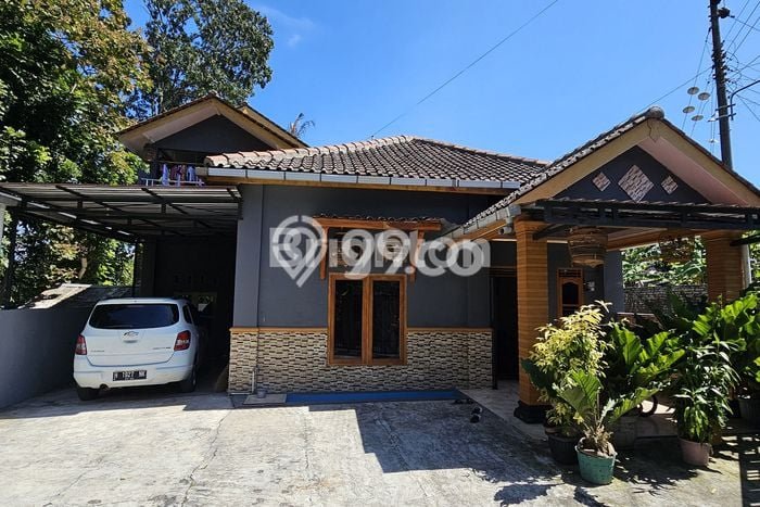 For Sale Rumah 4 Kamar Lokasi Ideal Nyaman dan Strategis di Tingkir For Sale Rumah 4 Kamar Lokasi Ideal Nyaman dan Strategis di Tingkir