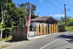 For Sale Rumah 4 Kamar Lokasi Ideal Nyaman dan Strategis di Tingkir For Sale Rumah 4 Kamar Lokasi Ideal Nyaman dan Strategis di Tingkir