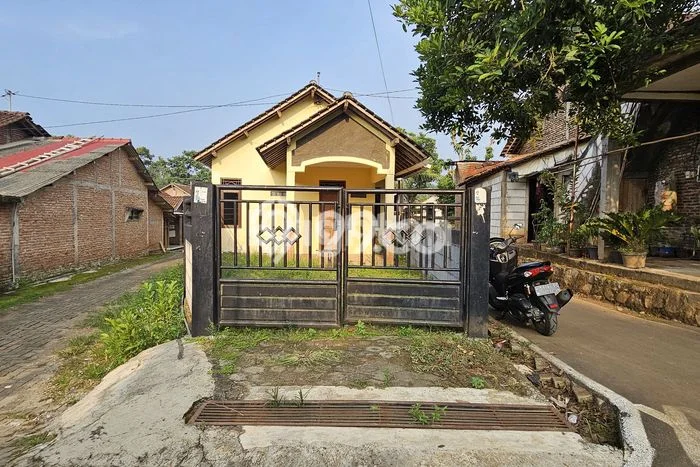 Rumah Sederhana Dijual di Gunung Pati 3 Kamar dengan LT 158m2 Rumah Sederhana Dijual di Gunung Pati 3 Kamar dengan LT 158m2