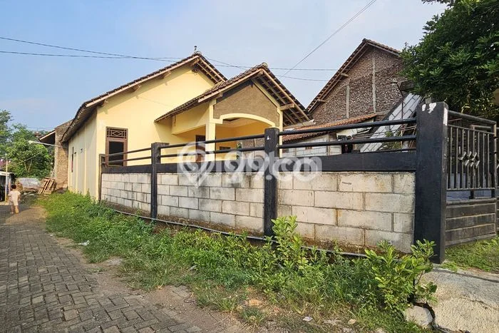 Rumah Sederhana Dijual di Gunung Pati 3 Kamar dengan LT 158m2 Rumah Sederhana Dijual di Gunung Pati 3 Kamar dengan LT 158m2