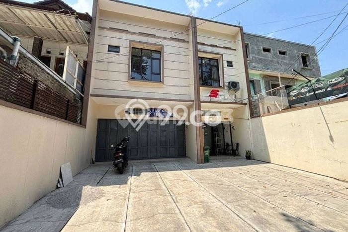 AREA TERBAIK! Ruko di Lengkong, Luas 300m2m², Keramaian Tinggi AREA TERBAIK! Ruko di Lengkong, Luas 300m2m², Keramaian Tinggi