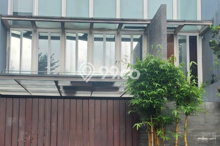 Rumah Mewah Siap Huni LT 200m2 di Kembangan, Jakarta Barat Rumah Mewah Siap Huni LT 200m2 di Kembangan, Jakarta Barat