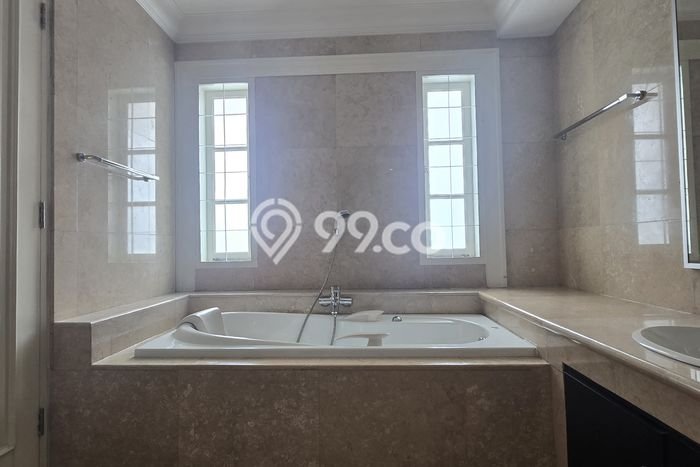 Hunian Ideal dengan LT 600m2 & LB 450m2 Dikontrakkan di Kemang Hunian Ideal dengan LT 600m2 & LB 450m2 Dikontrakkan di Kemang