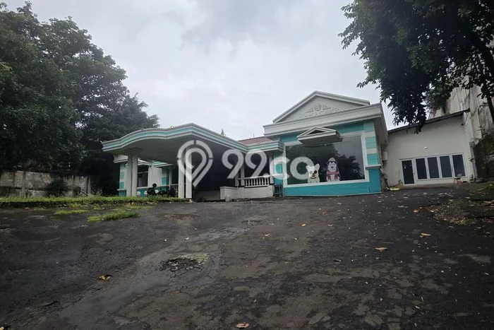 Sewa Rumah Nyaman LT 2500m2 / LB 450m2 di Kemang, Jakarta Selatan Sewa Rumah Nyaman LT 2500m2 / LB 450m2 di Kemang, Jakarta Selatan