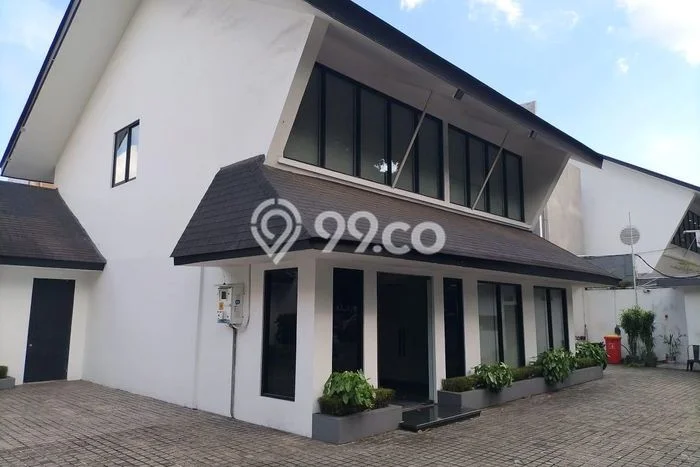 Sewa Rumah Strategis LT 500m2 / LB 382m2 di Pakubuwono, Jakarta Selatan Sewa Rumah Strategis LT 500m2 / LB 382m2 di Pakubuwono, Jakarta Selatan