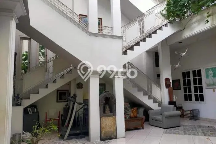 Disewakan Rumah Modern di Menteng Harga Rp 1,5 Miliar/ Tahun Disewakan Rumah Modern di Menteng Harga Rp 1,5 Miliar/ Tahun