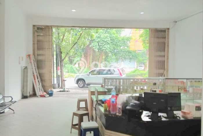 AREA BISNIS! Ruko di Tenggilis Mejoyo, Luas 380m², Jalan Utama, Strategis AREA BISNIS! Ruko di Tenggilis Mejoyo, Luas 380m², Jalan Utama, Strategis