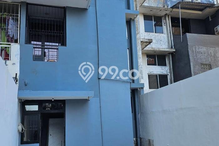 Ruko Disewa di Surabaya dengan LB 300m2 Area Komersial Ramai Ruko Disewa di Surabaya dengan LB 300m2 Area Komersial Ramai