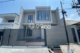 Rumah Elit LB 240m2 Siap Huni Desain Elegan di Manyar, Surabaya Rumah Elit LB 240m2 Siap Huni Desain Elegan di Manyar, Surabaya