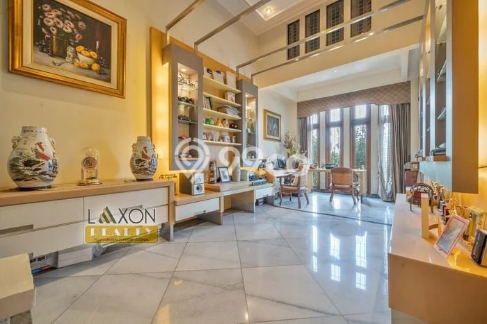 Rumah Elit Modern Tanpa Renovasi di Setra Duta Bandung Rumah Elit Modern Tanpa Renovasi di Setra Duta Bandung