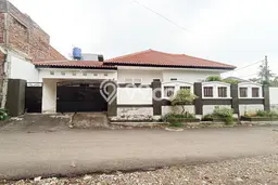 Lokasi strategis! Rumah siap huni disewakan di Makasar LB 346m2 Lokasi strategis! Rumah siap huni disewakan di Makasar LB 346m2