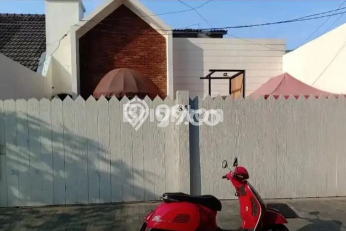 For Sale Rumah 4 Kamar Lokasi Strategis Nyaman dan Strategis di Waru For Sale Rumah 4 Kamar Lokasi Strategis Nyaman dan Strategis di Waru
