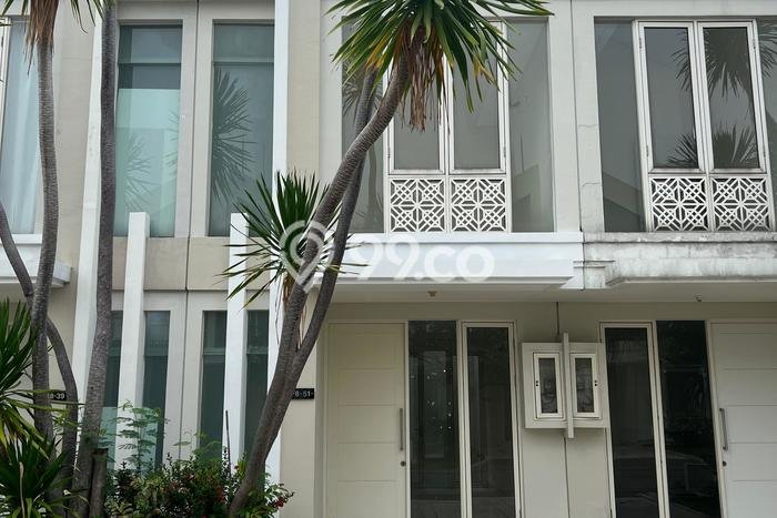 For Sale Hunian Rumah Nyaman 2 KT di Pakuwon Indah, Surabaya For Sale Hunian Rumah Nyaman 2 KT di Pakuwon Indah, Surabaya