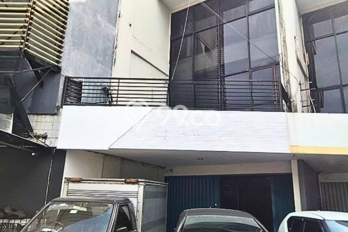 Area Ramai! Ruko Dijual di Gajah Mungkur untuk Bisnis Luas Bangunan 533m2 Area Ramai! Ruko Dijual di Gajah Mungkur untuk Bisnis Luas Bangunan 533m2