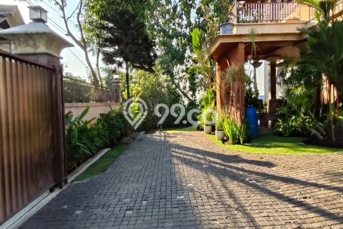 Rumah Elit LB 542m2 Siap Huni Desain Elegan di Bukit Sari, Semarang Rumah Elit LB 542m2 Siap Huni Desain Elegan di Bukit Sari, Semarang