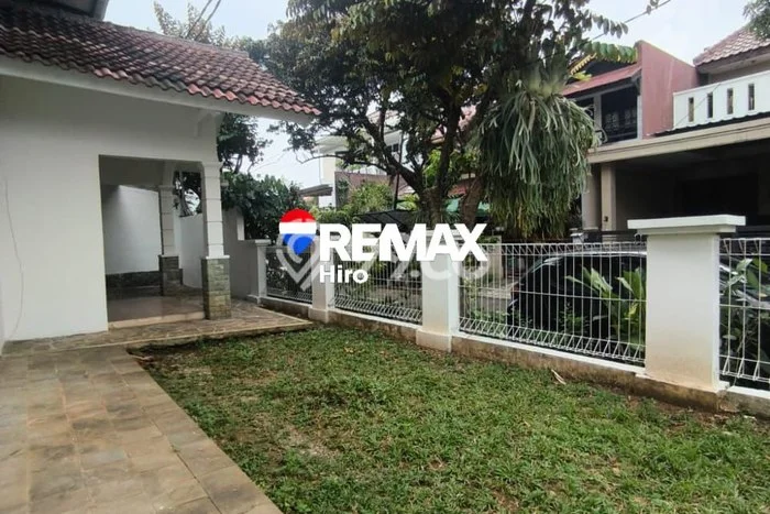 Ready to Use! Luxury House LT 310m2 Desain Elegan di Kemang Pratama Ready to Use! Luxury House LT 310m2 Desain Elegan di Kemang Pratama