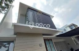 Bisa KPR! Rumah Strategis area Cibubur, LT 300m² LB 259m² Bisa KPR! Rumah Strategis area Cibubur, LT 300m² LB 259m²