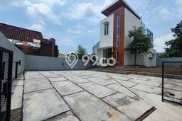 HARGA SPESIAL! Rumah Premium area Depok, Sleman, LT 200m2m² LB 90m2m² Bisa Nego! HARGA SPESIAL! Rumah Premium area Depok, Sleman, LT 200m2m² LB 90m2m² Bisa Nego!
