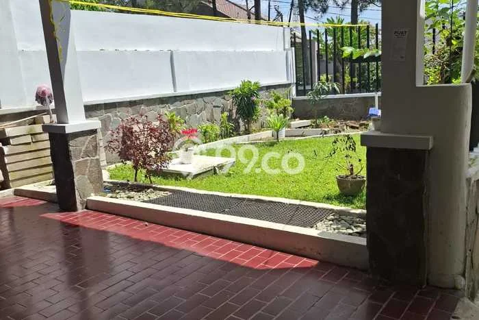 Rumah di Geger Kalong, Akses ke Tol, 4 KT, Luas 271m2m² LB 100m2m² Rumah di Geger Kalong, Akses ke Tol, 4 KT, Luas 271m2m² LB 100m2m²