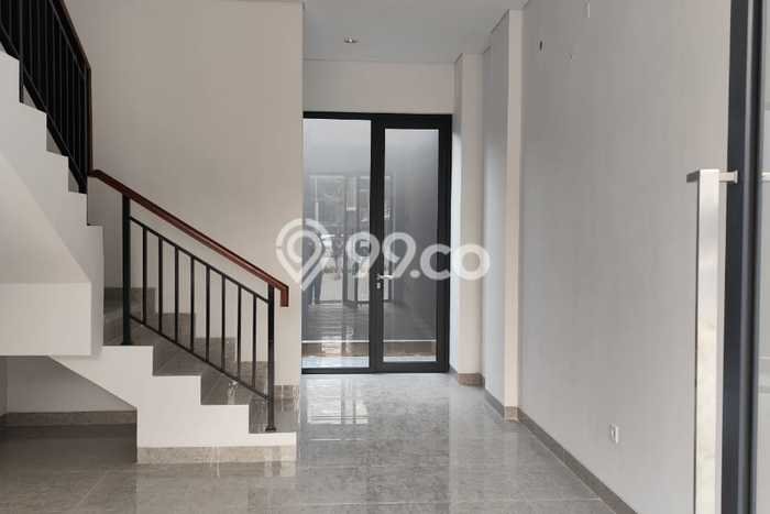 LOKASI BISNIS! Ruko Disewakan Kawasan BSD, Luas 100m², Akses Strategis LOKASI BISNIS! Ruko Disewakan Kawasan BSD, Luas 100m², Akses Strategis
