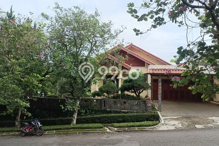 Rumah Siap Huni LT 600m² / LB 320m² di Lokasi Strategis Dago Pakar, Bandung Rumah Siap Huni LT 600m² / LB 320m² di Lokasi Strategis Dago Pakar, Bandung