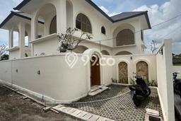 FOR SALE! Vila Kawasan , Luas 162m2m², Posisi Premium FOR SALE! Vila Kawasan , Luas 162m2m², Posisi Premium