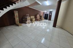 LOKASI BISNIS! Ruko For Rent di Bandung Kota, Luas 621m², Area Strategis LOKASI BISNIS! Ruko For Rent di Bandung Kota, Luas 621m², Area Strategis