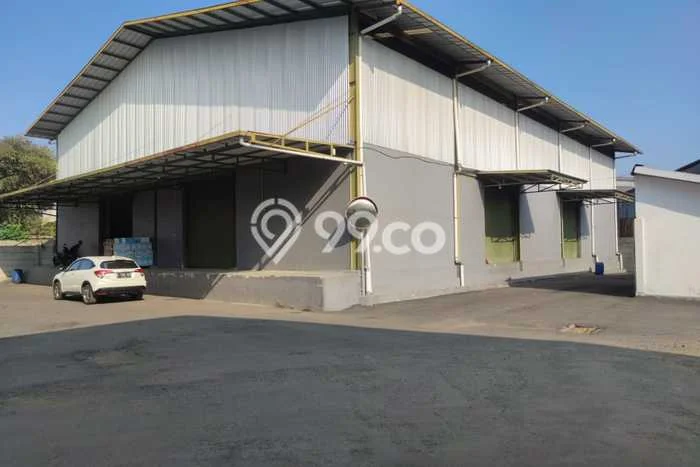 Gudang Lokasi Komersial di Kutawaringin, Luas 720m², Akses Utama Gudang Lokasi Komersial di Kutawaringin, Luas 720m², Akses Utama