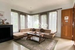 Disewakan! Rumah 4 Kamar Tidur &
5 Kamar Mandi di Resor Dago Pakar, Bandung Disewakan! Rumah 4 Kamar Tidur &
5 Kamar Mandi di Resor Dago Pakar, Bandung