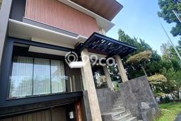 Rumah Terawat 5 KT 3 KM di Lokasi Premium Setra Duta, Bandung Rumah Terawat 5 KT 3 KM di Lokasi Premium Setra Duta, Bandung