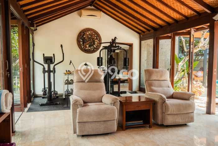 Vila Kawasan , Area 823m2m², Lokasi Strategis untuk usaha Vila Kawasan , Area 823m2m², Lokasi Strategis untuk usaha