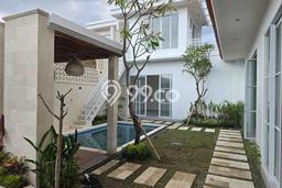 FOR SALE! Vila di Canggu, Luas 230m², Lokasi Strategis FOR SALE! Vila di Canggu, Luas 230m², Lokasi Strategis