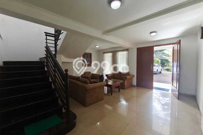 Rumah Elit LB 600m2 Siap Pakai Desain Elegan di Sariwangi, Bandung Rumah Elit LB 600m2 Siap Pakai Desain Elegan di Sariwangi, Bandung