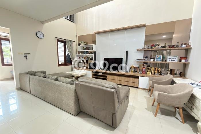 Rumah Mewah LB 350m2 Siap Pakai Desain Elegan di Setra Sari, Bandung Rumah Mewah LB 350m2 Siap Pakai Desain Elegan di Setra Sari, Bandung