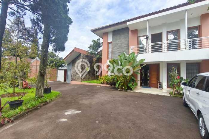 Rumah Elit LB 600m2 Siap Pakai Desain Elegan di Sariwangi, Bandung Rumah Elit LB 600m2 Siap Pakai Desain Elegan di Sariwangi, Bandung