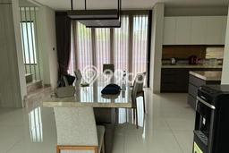 Rumah Elit LB 550m2 Siap Pakai Desain Elegan di Setiabudi, Bandung Rumah Elit LB 550m2 Siap Pakai Desain Elegan di Setiabudi, Bandung