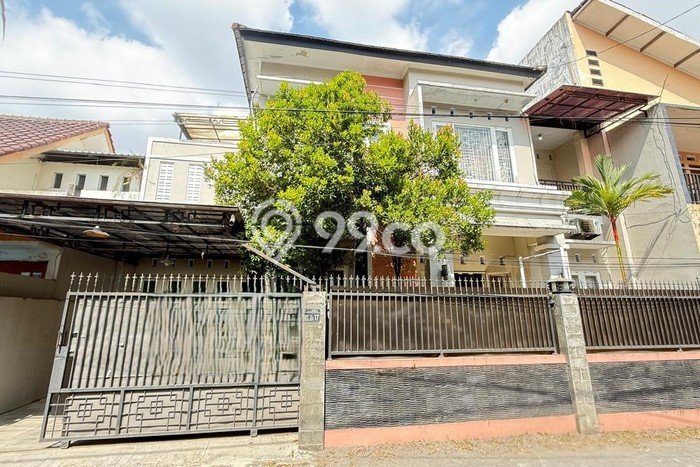 HUNIAN EKSKLUSIF! Rumah di Ngaglik, 3 KM, Design Modern, Luas 120m2m² Bangunan 200m2m² HUNIAN EKSKLUSIF! Rumah di Ngaglik, 3 KM, Design Modern, Luas 120m2m² Bangunan 200m2m²