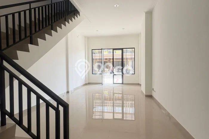 Ruko disewakan lokasi strategis Cipondoh Tangerang 180m2 Ruko disewakan lokasi strategis Cipondoh Tangerang 180m2