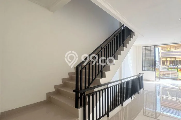 Ruko disewakan lokasi strategis Cipondoh Tangerang 180m2 Ruko disewakan lokasi strategis Cipondoh Tangerang 180m2