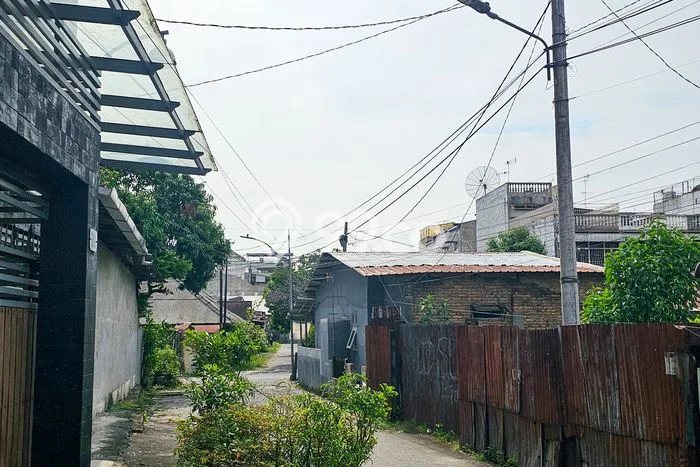 SPECIAL OFFER! Rumah di Medan Barat, 3 KT, Lingkungan Strategis, Luas 64m2m² Bangunan 192m2m² SPECIAL OFFER! Rumah di Medan Barat, 3 KT, Lingkungan Strategis, Luas 64m2m² Bangunan 192m2m²